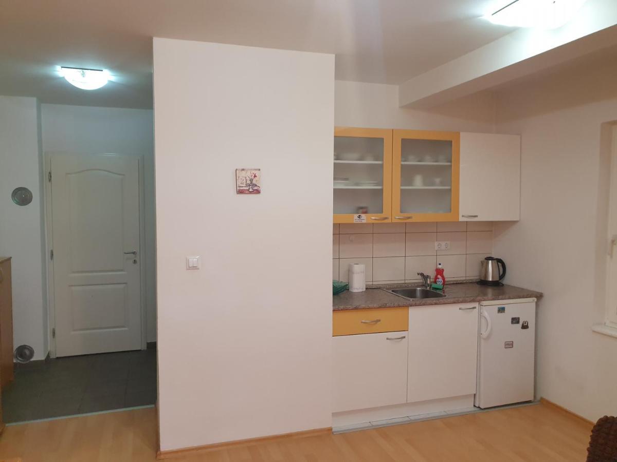 Apartments Kira SJJ Eksteriør bilde