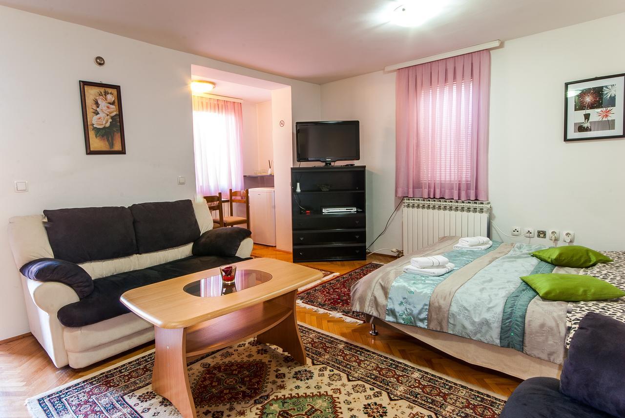 Apartments Kira SJJ Eksteriør bilde